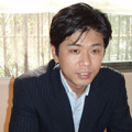 j@K